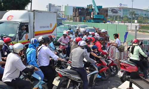 Ảnh: Xây cầu giải cứu sân bay Tân Sơn Nhất, nhiều tuyến đường kẹt cứng